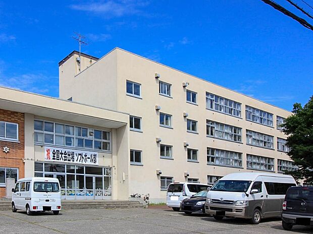 栄中学校（約210m）