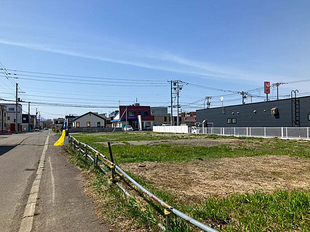 【【現地写真】】土地の広さや建設後のイメージをすぐに確認できる更地です。解体費用が掛からないのが嬉しいポイントですね。
(2026年5月撮影)