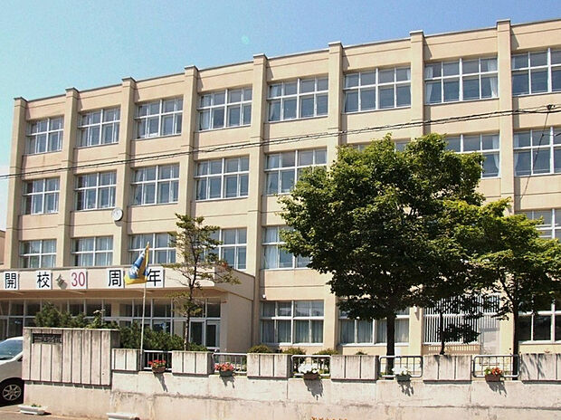 伏古小学校（約800m）