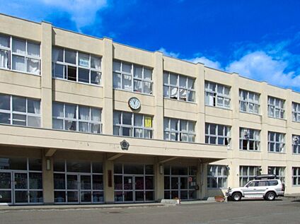 西岡中学校 809ｍ(徒歩11分)