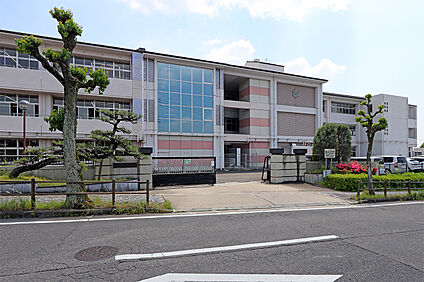 日進市立香久山小学校 約1,350～1,410m(徒歩約17～18分)