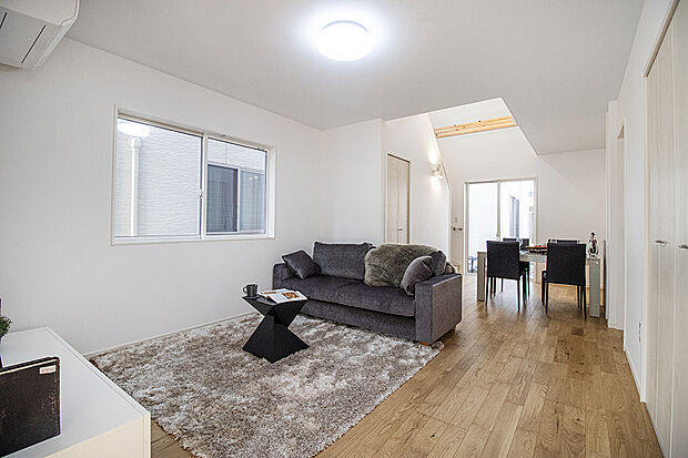 開放的なLDKは明るく、暮し易い家族の憩いの場にぴったりな空間です。/6号地