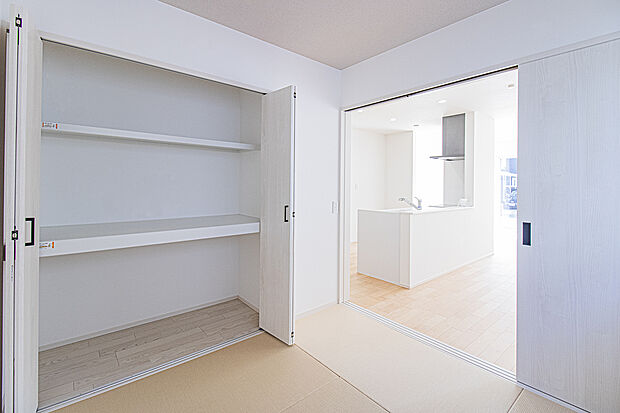 【10号地：LDK】15.77帖のLDK。
3.78帖の洋室が1階にあり、人気の4LDKのお家です。/10号地