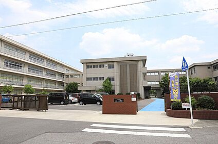 二本木小学校 約860～900m(徒歩11～12分)