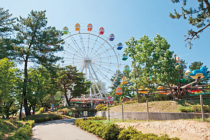 南公園 約1900m(車で7分)
