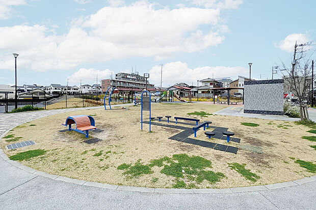 上峰ふれあい公園（現地より徒歩1分）