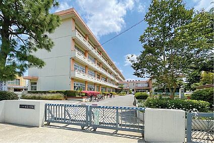 蓮沼小学校（現地より徒歩2分） 約120m