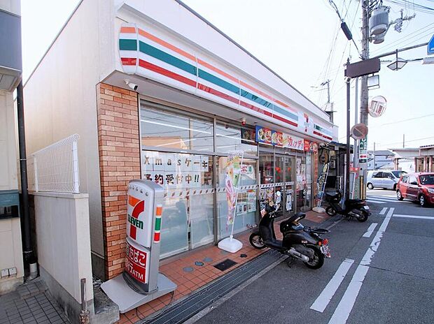 【セブンイレブン北信太東口店まで徒歩5分(約350m)】24時間営業。マルチコピー機やATMなどが設置されています。少しだけ買い足したい物がある時など、気軽に買い物に行くことができます。