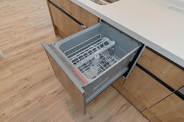 【【2号地/食器洗乾燥機】】食器洗乾燥機が標準装備!ビルトインタイプなので見た目もスッキリ、特に共働き世帯のご家族には必須品です。