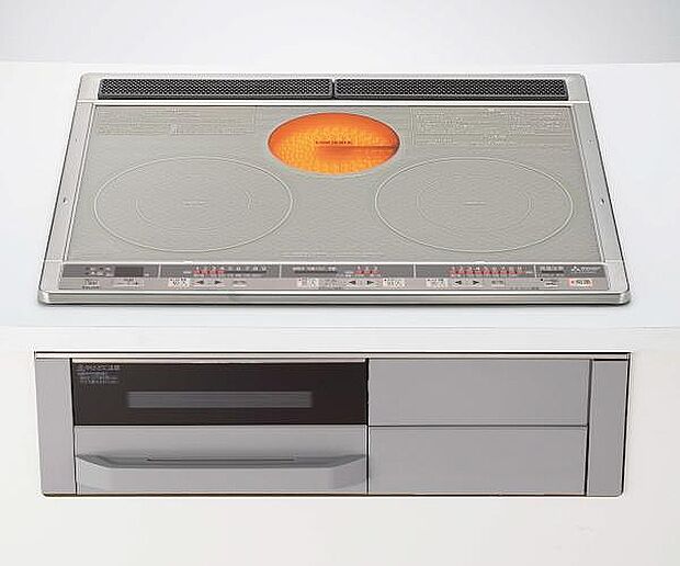 【【Panasonic】外でもドアホン】高画質の液晶画面は、タッチパネルで使いやすく、スマートフォンと連動し外出先でも応対可能。内蔵のスピーカーやマイクを使用して、スマートフォンで子供と顔を合わせて会話もできます。