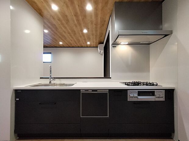 【キッチン】機能性が高いシステムキッチン。お手入れやお掃除もラクラク!毎日のお料理が楽しくなります!