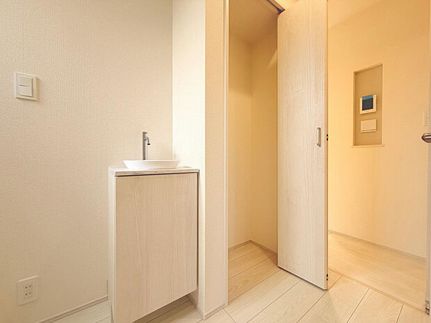 手洗器・1階廊下収納　