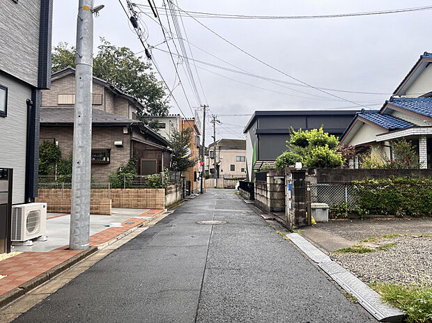 【前面公道】車の出入りもスムーズな、ちょうどいい前面道路。