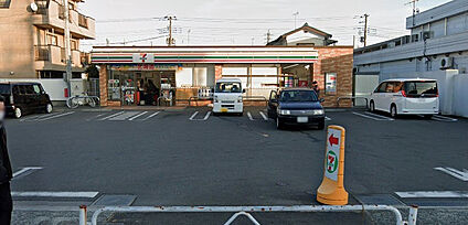 セブン-イレブン日野神明4丁目店 165m
