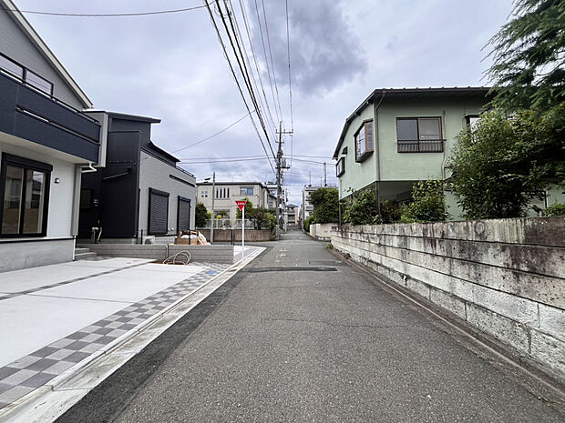 【前面道路写真（6月上旬撮影）】公道につき権利関係すっきり♪