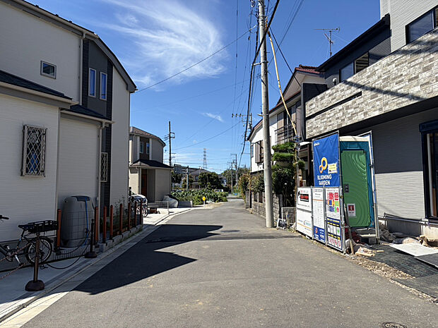 【前面度含む現地写真（9月14日撮影）】前面道路は公道約4.0m！公道につき、権利関係すっきり。