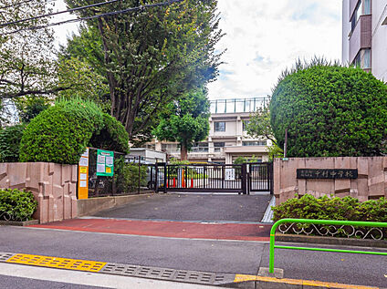 練馬区立中村中学校 605m