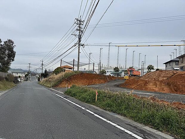 現地(2025年6月)撮影 現在、分譲地は造成工事中です。