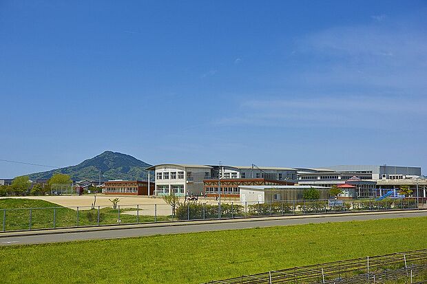 東風小学校