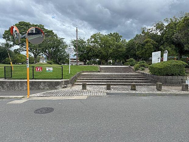 野多目中央公園(約700m)