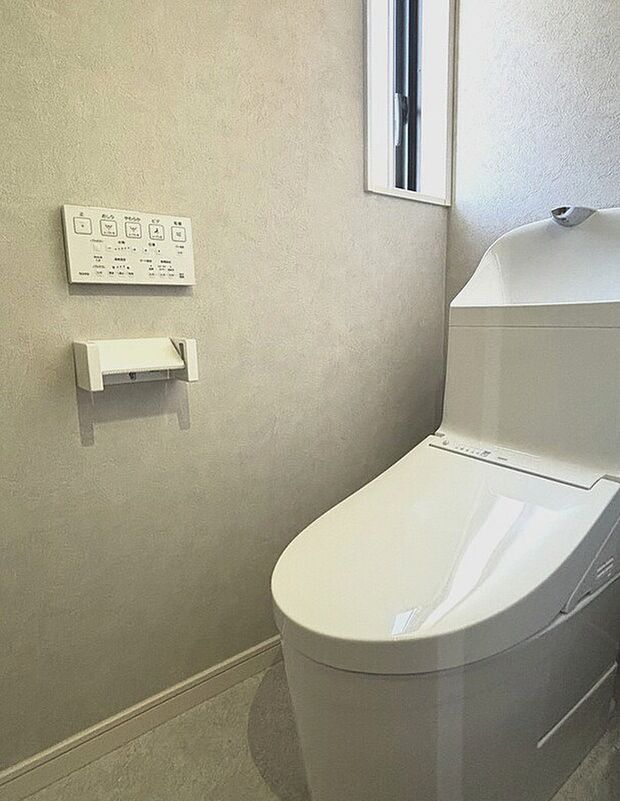 【トイレ】消臭効果やお手入れのしやすくなってるクロスや床をセレクトいただけます♪（弊社施工例）