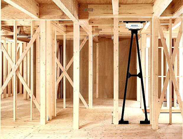 【制震ダンパーMIRAIEを搭載】熊本地震・能登半島地震級にも効果
ダンロップでおなじみの住友ゴム・制震ダンパー『MIRAIE』を搭載で安心をお届けします。