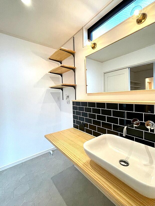 【深ひろボウルで手洗いしやすい洗面】(弊社施工例)