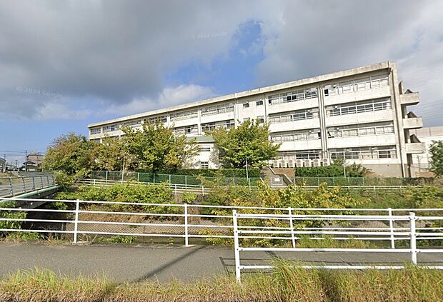 新宮中学校（約1,800m）