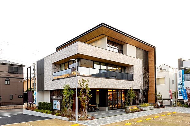 浦和住宅展示場Miraizu内に、当社グループの近藤建設の展示場があります。ご相談は、浦和住宅展示場「LIFE FIT STUDIO」へ、お気軽にお問い合せください。（048-813-6006）