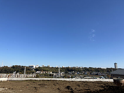 分譲地内より横浜市方向を望む(2024年12月撮影)