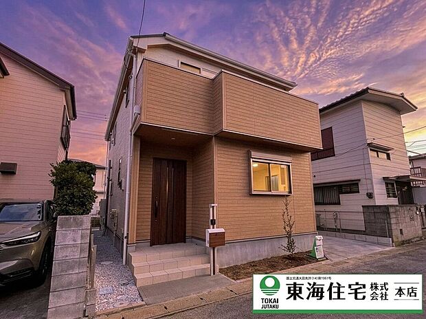 徒歩圏内にスーパー、コンビニ、ドラッグストアの揃う、穏やかで心地よい住まい!(写真は一部加工を施しており、光の当たり方などは実際と異なる場合があります。)