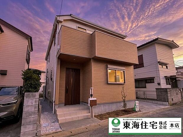 【外観】徒歩圏内にスーパー、コンビニ、ドラッグストアの揃う、穏やかで心地よい住まい！（写真は一部加工を施しており、光の当たり方などは実際と異なる場合があります。）