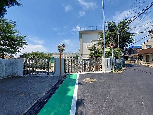 鎌ケ谷市立東部小学校(約720m)