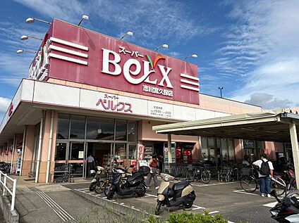 ベルクス市川宮久保店 670m