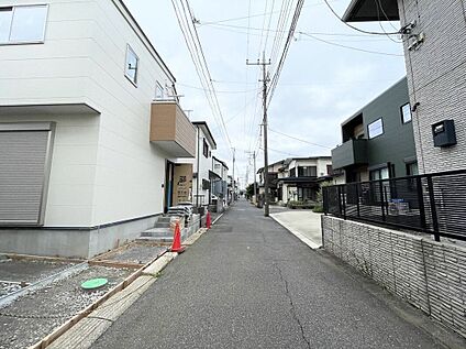 前面道路含む外観