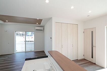 現地4号地モデルハウス LDK(2025年8月)