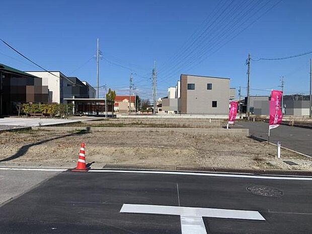 角地で日当たり良好！
道路が広く整備されており、子育て世代に最適です！