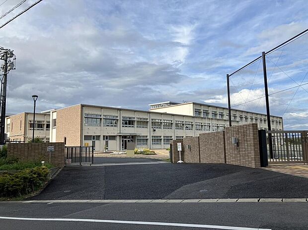 【浄水北小学校：1277m】
少し距離はありますが、毎日の登下校が規則正しい運動習慣につながります。