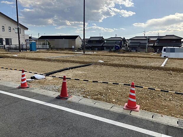 南向きの高台に位置し、明るく開放的な街並みが広がります。