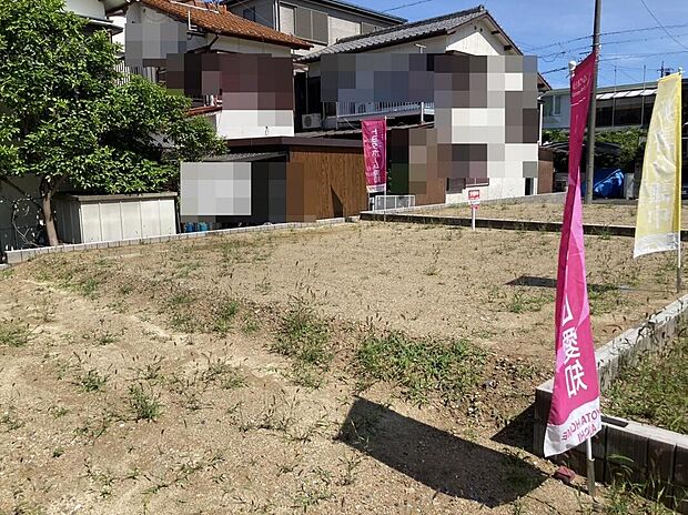 現地写真(1号地)
150.52m2(約45.5坪)のゆとりある敷地。広さを活かした自由度の高いプランニングが可能で、駐車スペースやお庭も確保しやすく、ゆとりある暮らしを叶えます。