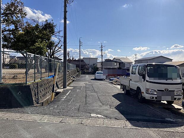 東側道路
陽当たり良好で、たっぷりの自然光が差し込む明るい住まいで新しい生活を♪