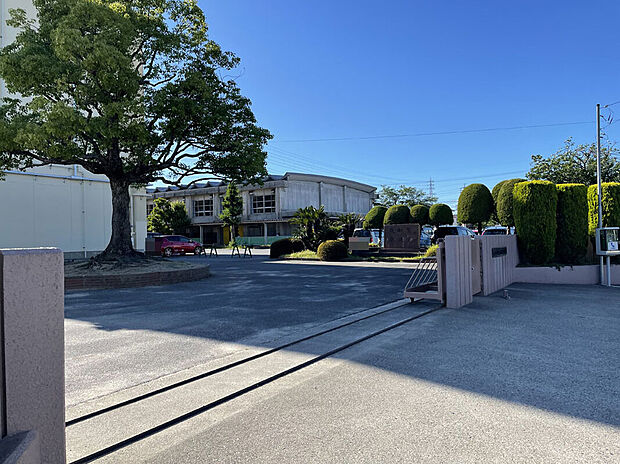 春日井市立南城中学校（約1,180m）