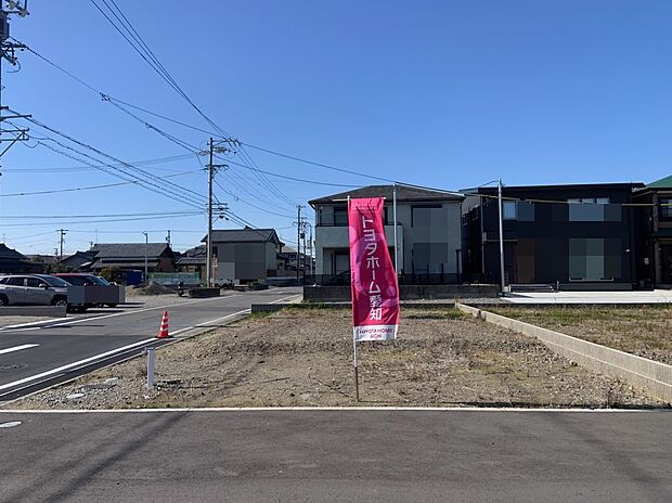 【現地写真（A区画）】角地につき開放感あり！
スーパー・コンビニ・ドラッグストアなどが徒歩圏内！
毎日の買い物も便利な充実の周辺環境が揃っています。