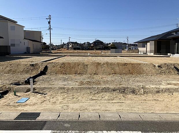 【現地写真】日当たりや風通しの良さを考えた、ゆとりある敷地。ご家族の「こだわり」を形にする自由な家づくりに最適です。
