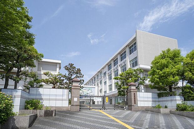 みよし市立北中学校(約1,940m)