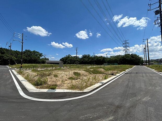 【現地写真】区画が整備された分譲地で、建物プランも検討しやすく理想の住まいづくりが叶います。