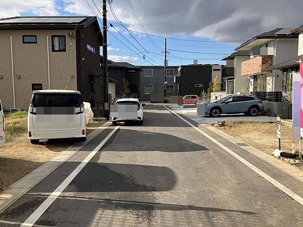 【前面道路】南側約6m道路に面した開放感ある区画。陽当たりも良く、ゆとりある住まいづくりが可能です。