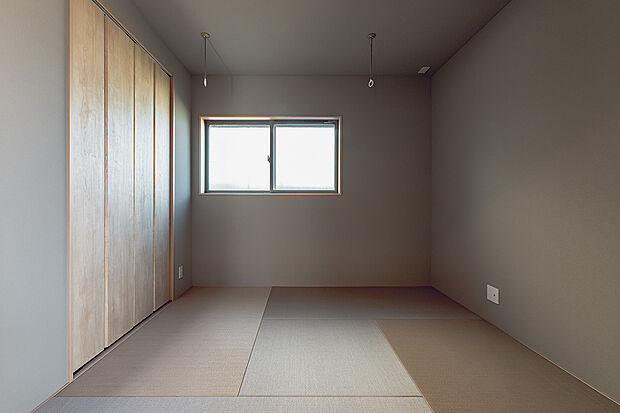 キッチン横には親の目が届きやすい子供の遊び場にもなる和室を設置しました。(4号棟)