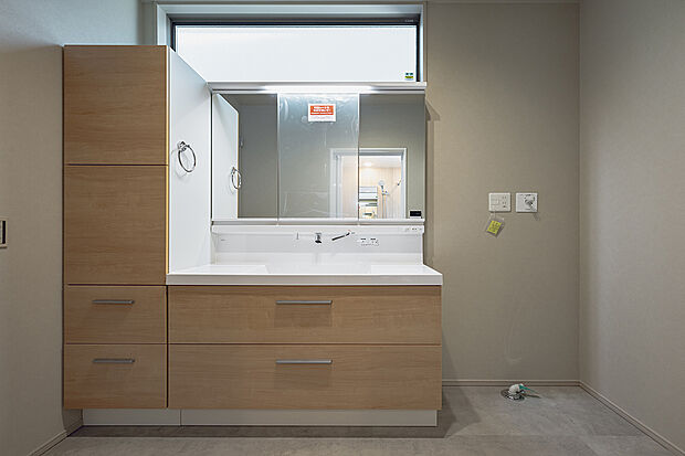 【洗面室(L-8号棟)】洗面室には追加オプションによりガス衣類乾燥機「乾太くん」を設置可能です。