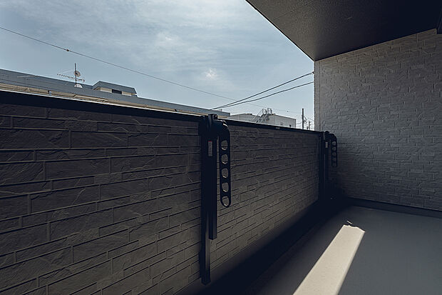 【インナーバルコニー(3号棟)】急な雨でも安心なインナーバルコニー。